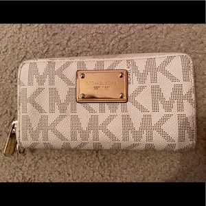Michael Kors Jet Set Monogram Zip Wallet